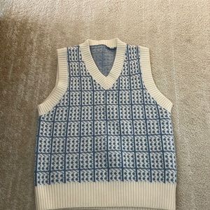 White and blue sweater vest one size amazing condition